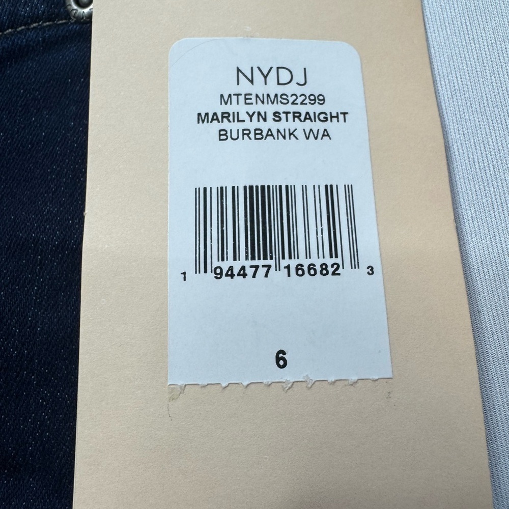 Marilyn Straight Jeans Burbank Wash NWT Size 6 - Picture 4 of 7